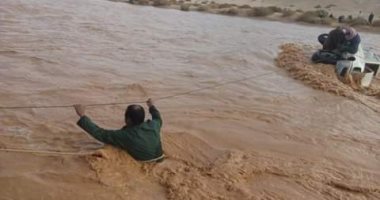 صور.. إنقاذ 4 سعوديين جرفتهم المياه فى الأردن