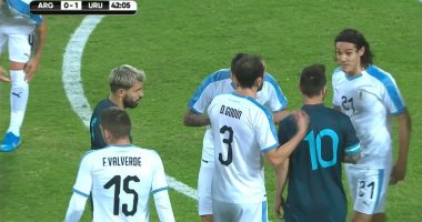 الأرجنتين ضد أوروجواي.. "خناقة" بين ميسي وكافاني بعد انتهاء الشوط الأول