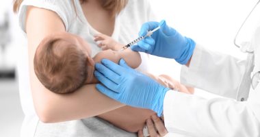 فيديو معلوماتى.. ما أول تطعيم يحصل عليه المولود فى الـ24 ساعة الأولى؟