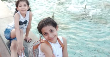 يوم الطفل العالمي .. اب يشارك بصور بناته: "يارب اشوفكوا أحسن الناس"