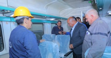 وزير النقل يتابع مشروع تطوير 90 عربة سكة حديد إسبانى مكيفة بورش كوم أبو راضى