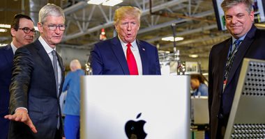 دونالد ترامب وابنته إيفانكا فى زيارة مصنع أبل للكمبيوتر