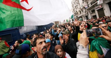صور..المحتجون بالجزائر يواصلون الضغط على السلطات لوقف الانتخابات الرئاسية