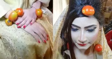 عروس باكستانية ترتدى شبكة من الطماطم بدلاً من الذهب والسبب غريب.. فيديو