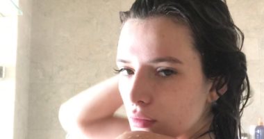 الممثلة العالمية بيلا ثورن تنشر مقطع فيديو أثناء استحمامها