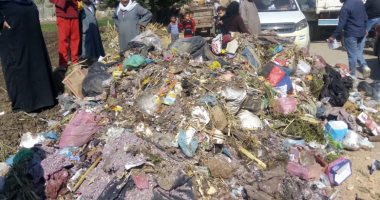 شكوى من تراكم القمامة داخل مقابر دمشير بمحافظة المنيا