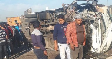 مصرع سائق وإصابة 2 فى حادث انقلاب سيارة على طريق سوهاج البحر الأحمر