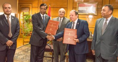 رئيس جامعة أسيوط يشهد توقيع اتفاقية تعاون بين كلية صناعة السكر والمعهد المناظر له بالهند