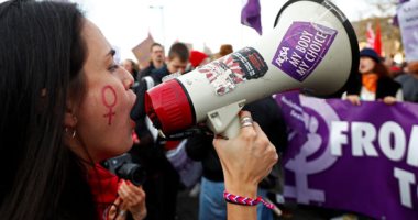 آلاف النساء يشاركن فى مسيرة بواشنطن ومدن أخرى للدفاع عن حقوق المرأة