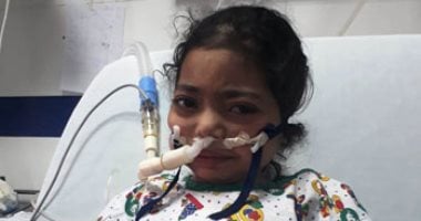 صور.. مأساة الطفلة "شروق" مصابة بتليف الرئة..ووالدها: تحتاج عملية بالخارج 