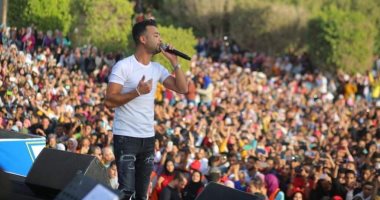صور.. هيثم شاكر يحيى حفلا بجامعة حلوان تحت شعار "أنت أقوى من المخدرات"