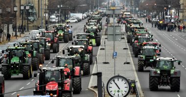 مظاهرة للمزارعين الألمان بالجرارات احتجاجا على سياسة الحكومة الزراعية