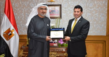 وزير الرياضة يلتقى أمين عام مجلس أبو ظبي الرياضي