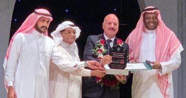 تكريم مدحت الكاشف عميد معهد الفنون المسرحية من جامعة أم القرى بالسعودية