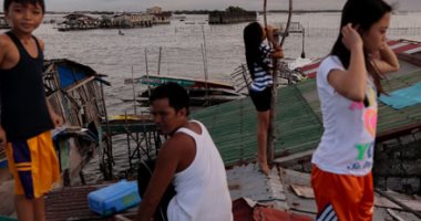 ارتفاع مياه البحار يهدد قرية بالغرق فى الفلبين
