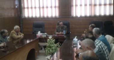 محافظ شمال سيناء يلتقى تجار المحافظة لتوفير جميع احتياجات المواطنين