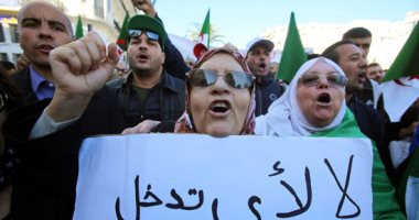 صور.. آلاف الجزائريين يتظاهرون احتجاجا على تدخل البرلمان الأوروبى فى شئونهم