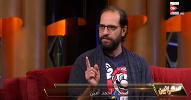 فيديو.. أحمد أمين يكشف سر تيشيرت "سوبر ماريو": الشخصيات اللى بلبسها بحبها