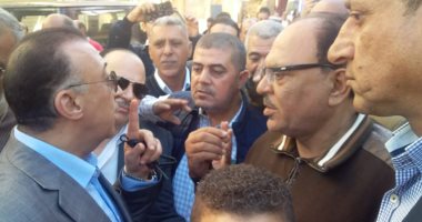 صور.. محافظ الإسكندرية الجديد يتفقد القافلة الطبية المجانية بمنطقة نجع العرب