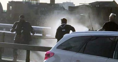 فيديو يظهر شجاعة 3 رجال تصدوا للهجوم الإرهابى على جسر لندن قبل وصول الشرطة