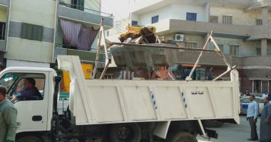 إزالة 413 حالة تعدى وإشغالات من شوارع مدينة الفشن في بنى سويف
