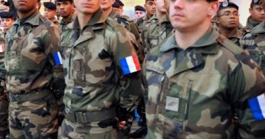 الفرنسيون يتجمعون فى باريس لتأبين 13 جنديا قتلوا فى مالى 