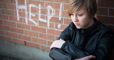 لماذا تتزايد معدلات الاكتئاب والانتحار بين المراهقات؟.. أعرف السبب