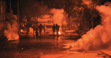 تونس.. اندلاع مواجهات بين الشرطة ومحتجين فى بلدة "جلمة" لليلة الثالثة