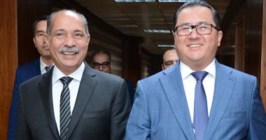 وزير الطيران المدنى يلتقى سفير جمهورية كازاخستان بالقاهرة