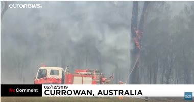 فيديو.. رجال الإطفاء يخمدون حرائق الغابات فى أستراليا
