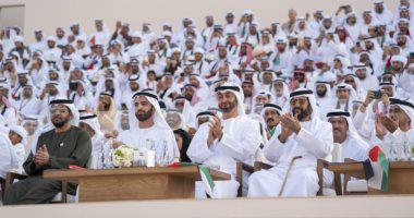 الشيخ محمد بن زايد وشيوخ الإمارات يشهدون عروض "مسيرة الاتحاد"