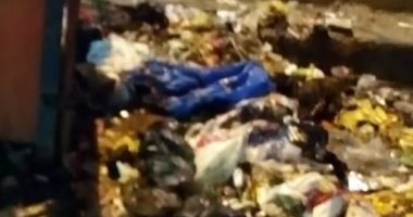 قارئ يشكو من تراكم "أكوام القمامة" فى مدينة أخميم بسوهاج