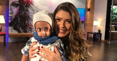 شريهان أبوالحسن لأم الطفل زين المصاب بالشيخوخة المبكرة: "إنتى بطلة الحكاية"