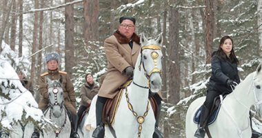 زعيم كوريا الشمالية يزور مواقع المعارك فى مناطق جبل بايكتو 
