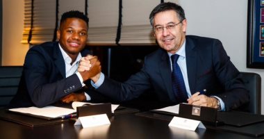 رسميا.. برشلونة يمدد عقد نجمه الشاب انسو فاتى حتى 2022 