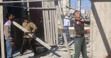 صور .. إيقاف بناء 9 عقارات مخالفة وغلق 3 محلات بأحياء الإسكندرية