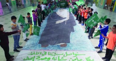 طلاب سعوديون يحتفلون بذكرى البيعة الخامسة للملك سلمان على طريقتهم