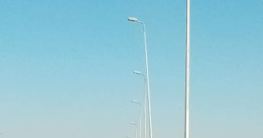 قارئ يستغيث لإصلاح عمود إنارة مائل للسقوط على كوبرى بنى مزار بمحافظة المنيا