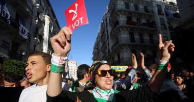 صور.. مسيرات واحتجاجات فى الجمعة الأخيرة قبل انتخابات الرئاسة بالجزائر