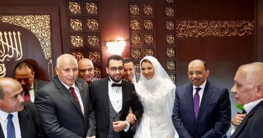 صور.. وزير التنمية المحلية يشارك فى حفل زفاف نائبة محافظ الوادي الجديد
