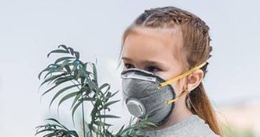 خبراء يحذرون من ارتباط كورونا بتلوث الهواء لمرضى الجهاز التنفسى..القناع مهم