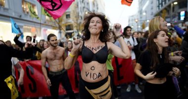 مظاهرات بالملابس الداخلية لمواجهة التغيرات المناخية فى مدريد