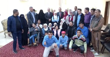 محافظ شمال سيناء يلتقى ذوو الاحتياجات الخاصة وكبار السن