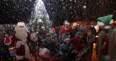 إضاءة 25 ألف مصباح فى قرية بلجيكية احتفالا بأعياد الميلاد