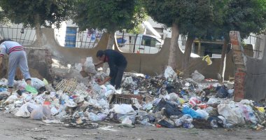 صور.. القمامة تحاصر ميدان أبو حشيش وسط تجاهل مسئولى حى ثان المحلة