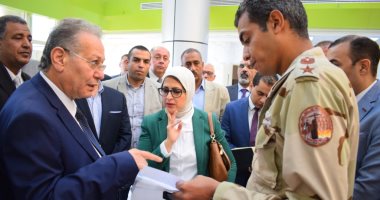 وزيرة الصحة تبحث مع مشرفى الإنشاءات بمستشفى العديسات الجديدة تفاصيل التعديلات