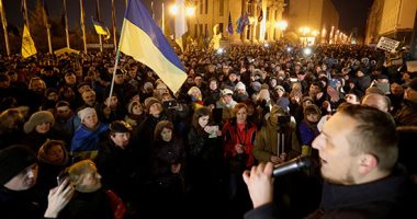 مظاهرات حاشدة فى أوكرانيا لمطالبة زيلينسكى بعدم الرضوخ لضغوط موسكو