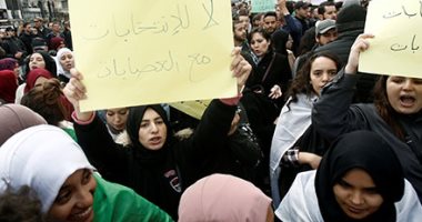 رويترز: المحتجون فى الجزائر يطالبون بإلغاء الانتخابات المقررة غدا