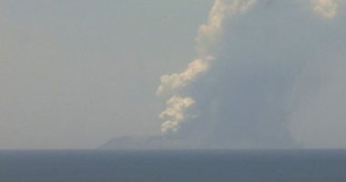 ثوران بركان فى نيوزيلندا وتصاعد أعمدة الدخان