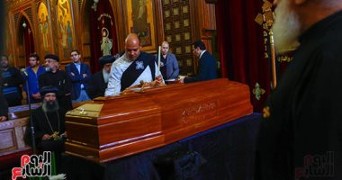 نجوم الفن يشاركون فى جنازة مخرج الروائع سمير سيف